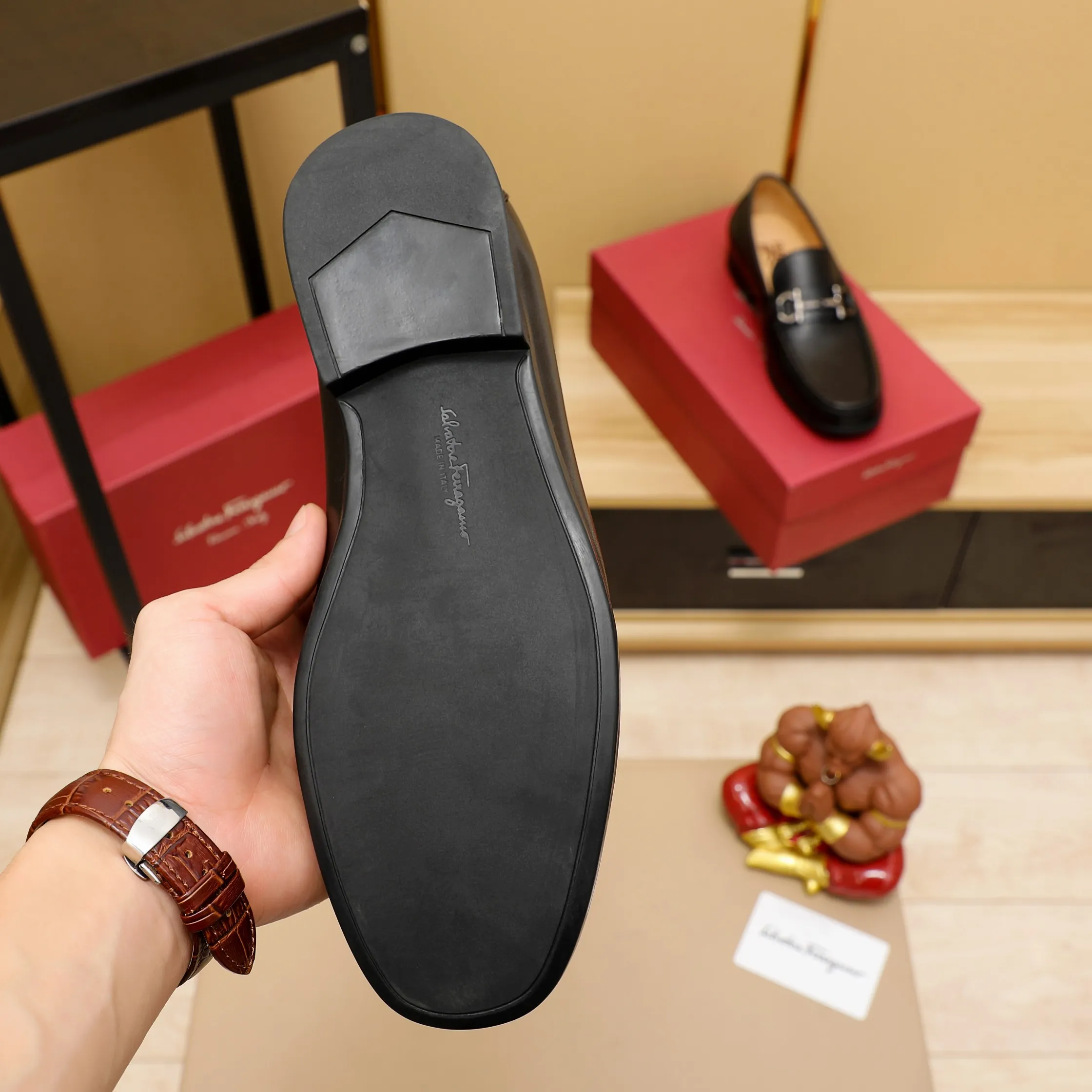 Men's clothing and shoes 💰460 🔥Ferragamo's new men's casual slip-on shoes🇨🇳Official website original 1:1 mold opening, original quality💯Fine workmanship, high-end luxury☘The upper is made of imported Italian first-layer cowhide🌴Luxury🐂leather lining🍓Rubber wear-resistant and non-slip outsole, breathable and comfortable to wear🍍The first choice for high-end men, black, size 38-45
